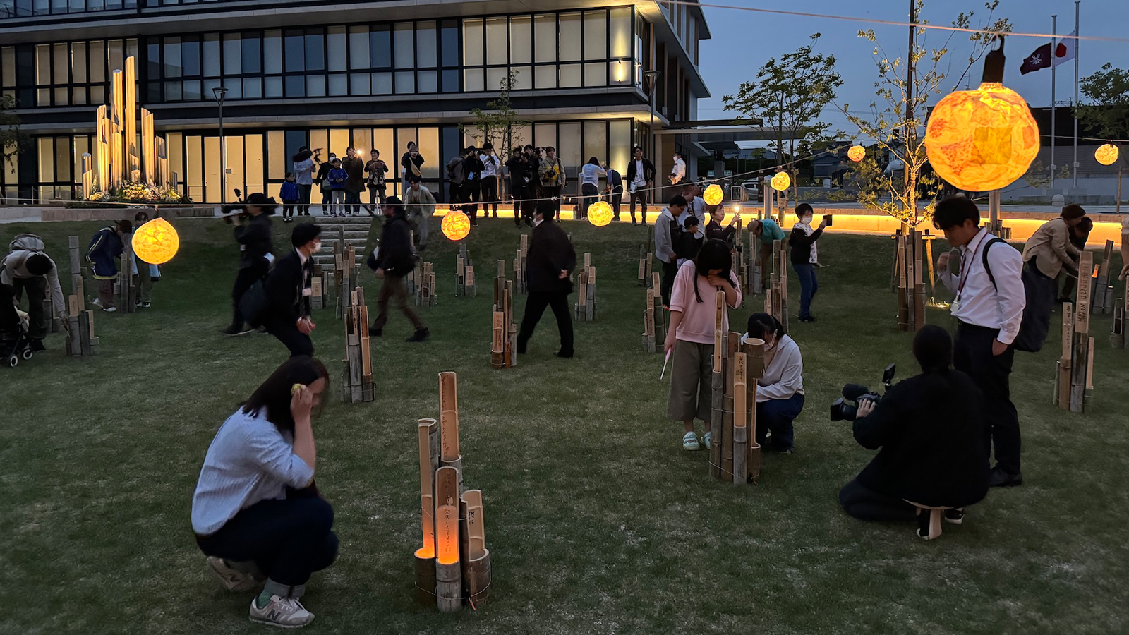 益城町「4.14のつどい」で灯される竹灯籠