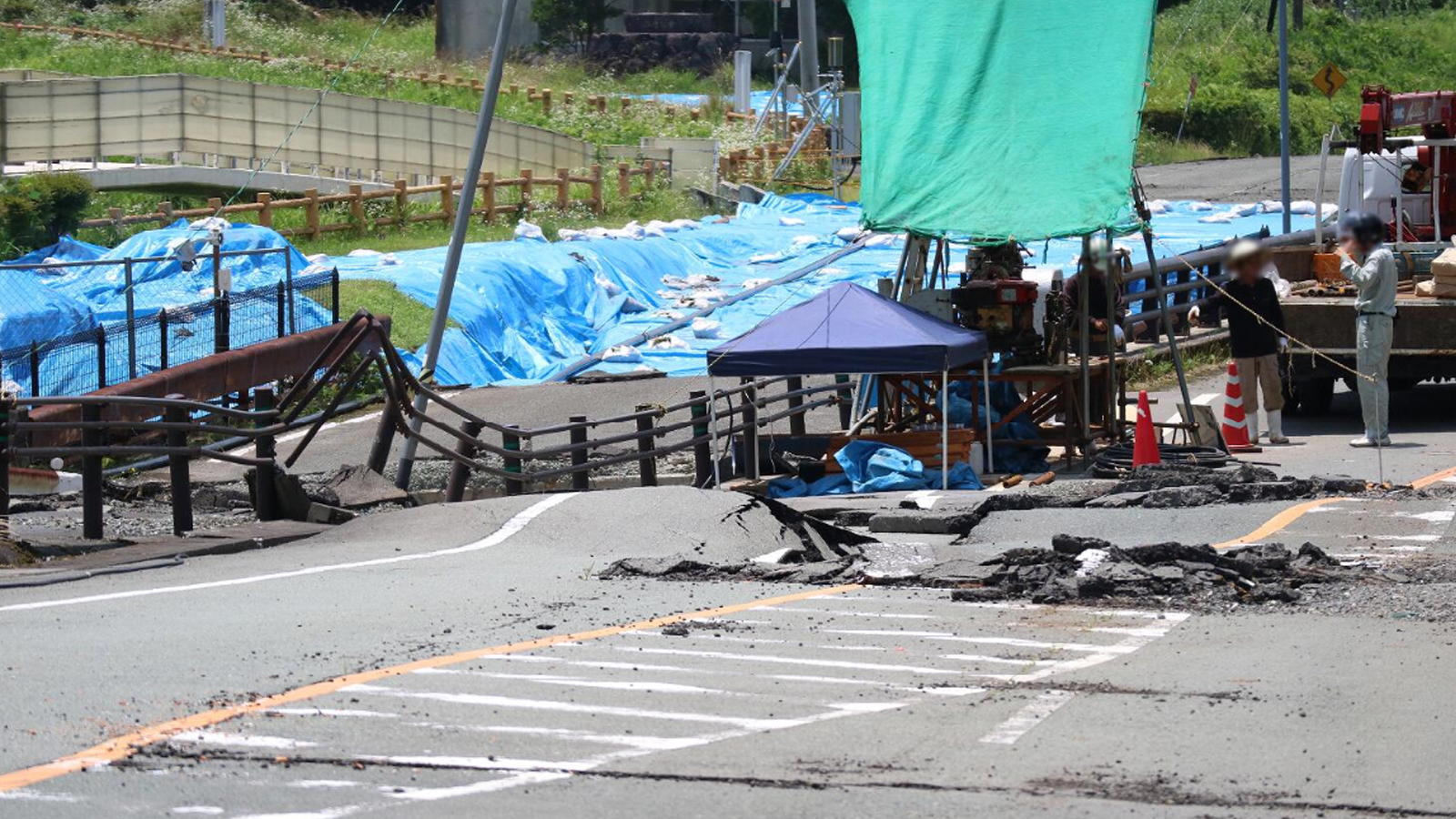 断層が横断した道路